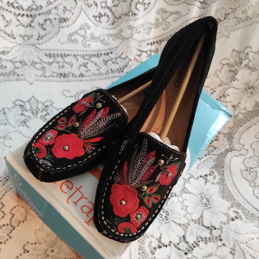 BareTraps Women's Black Suede Loafers: Style “Otella” Size 8M